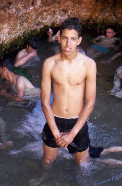 imad f lhamam dyal chaaabi